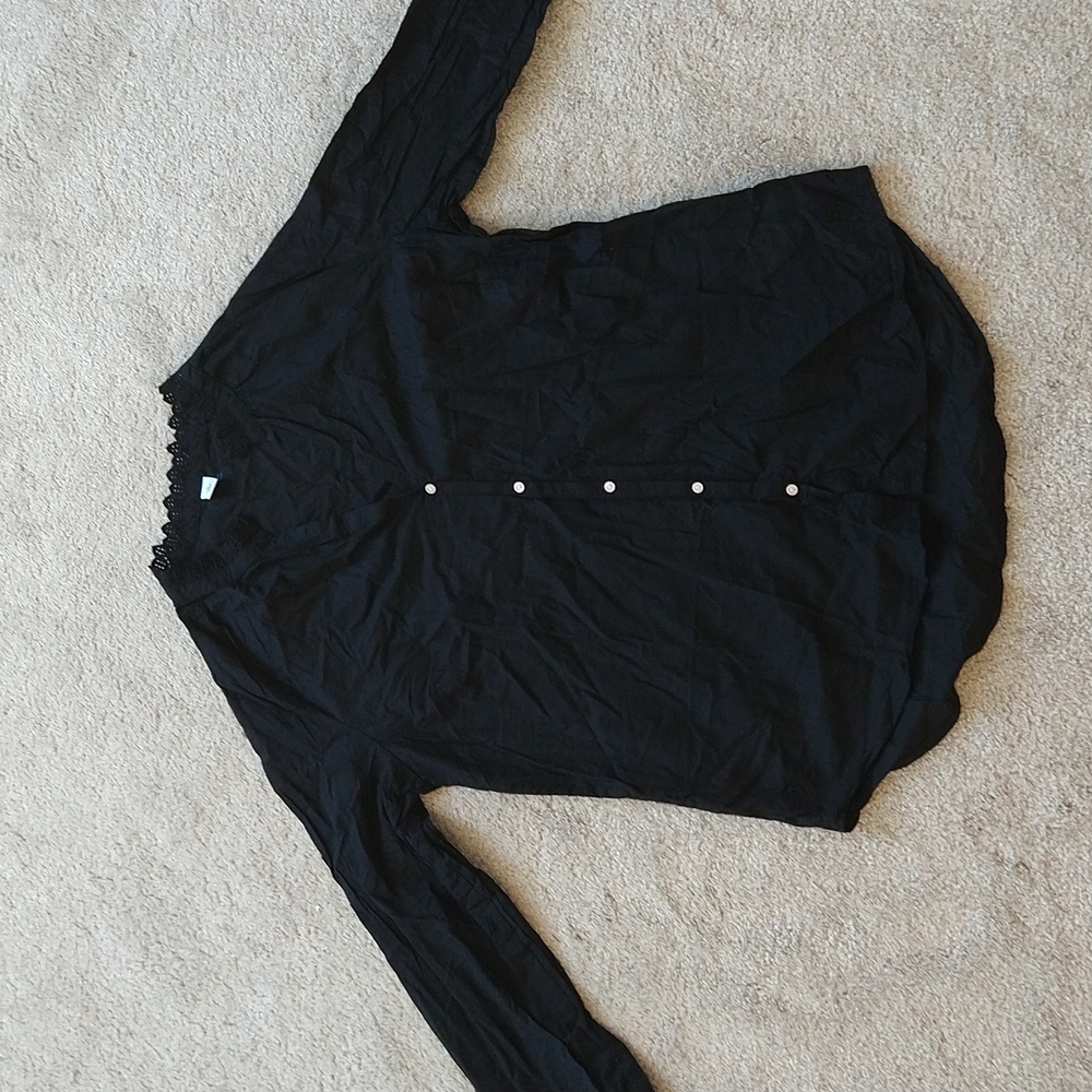 A black Old Navy collared shirt size Large